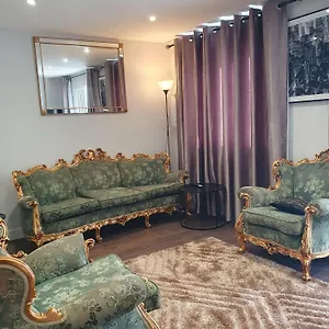  Homestay Crestfield United Kingdom