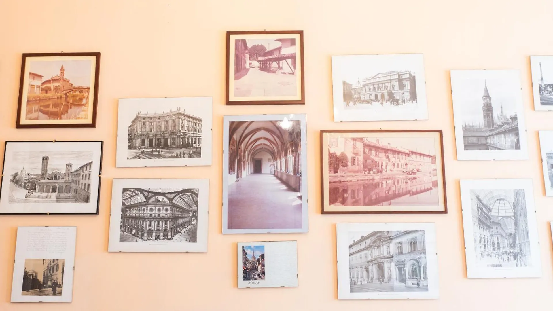 Duomo Walking Distance Elegant Flat With View Apartment Milan