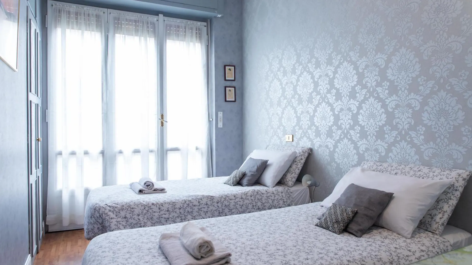 Duomo Walking Distance Elegant Flat With View Apartment Milan 0*,