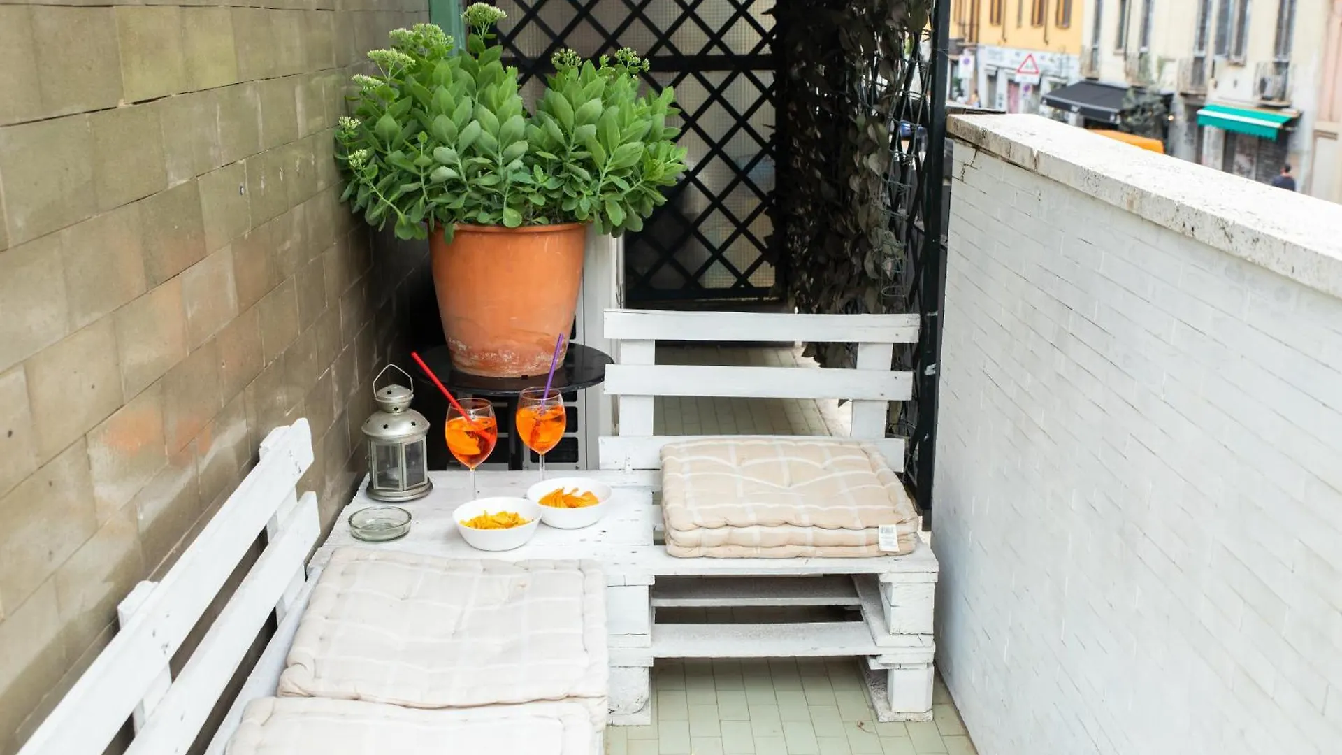 Duomo Walking Distance Elegant Flat With View Apartment Milan
