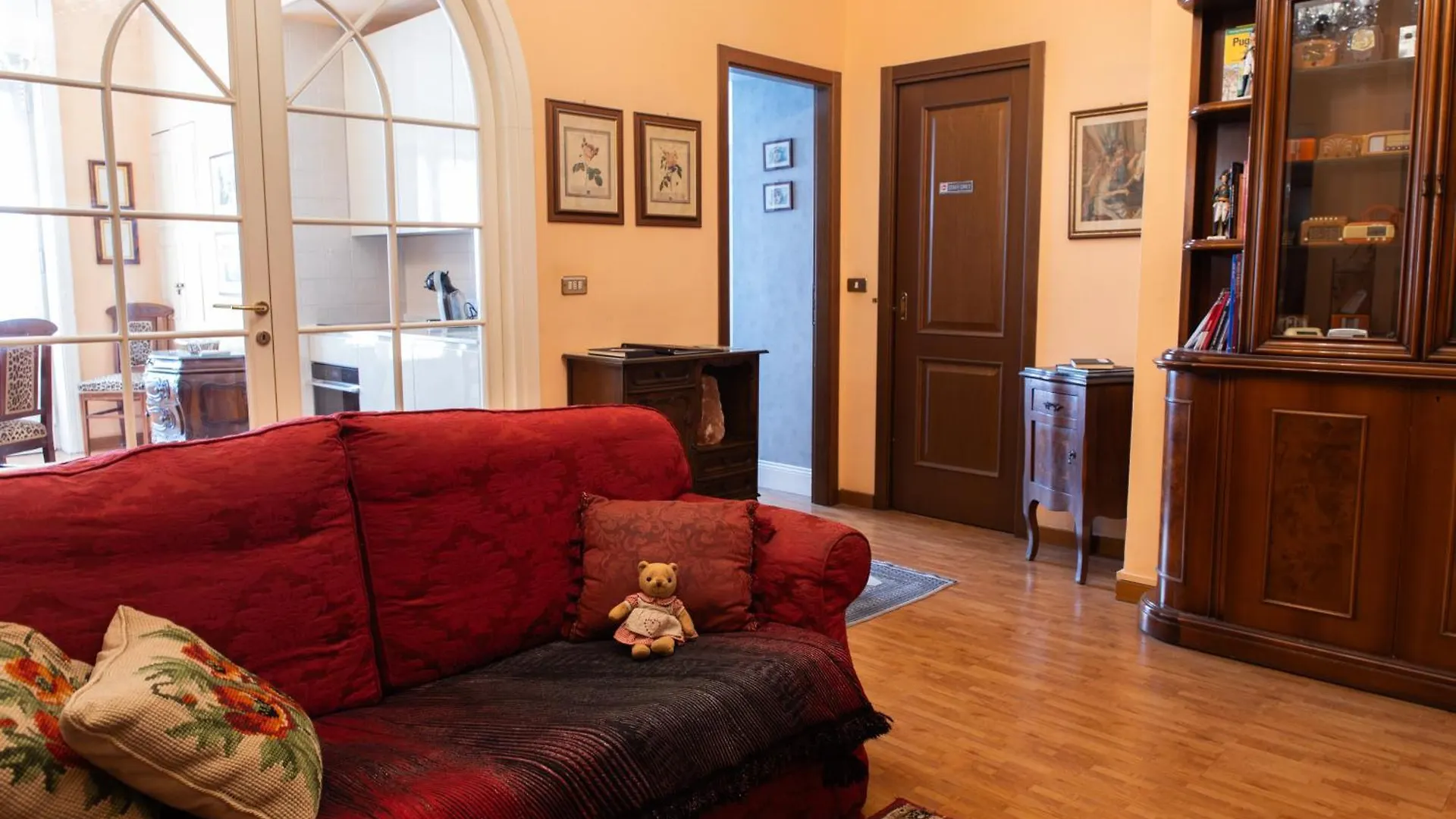 Duomo Walking Distance Elegant Flat With View Apartment Milan