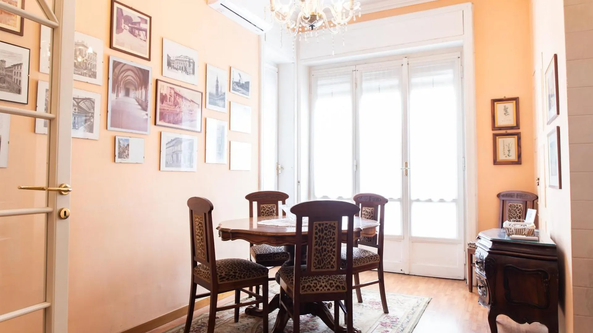 Apartamento Duomo Walking Distance Elegant Flat With View Milán 0*,  Italia