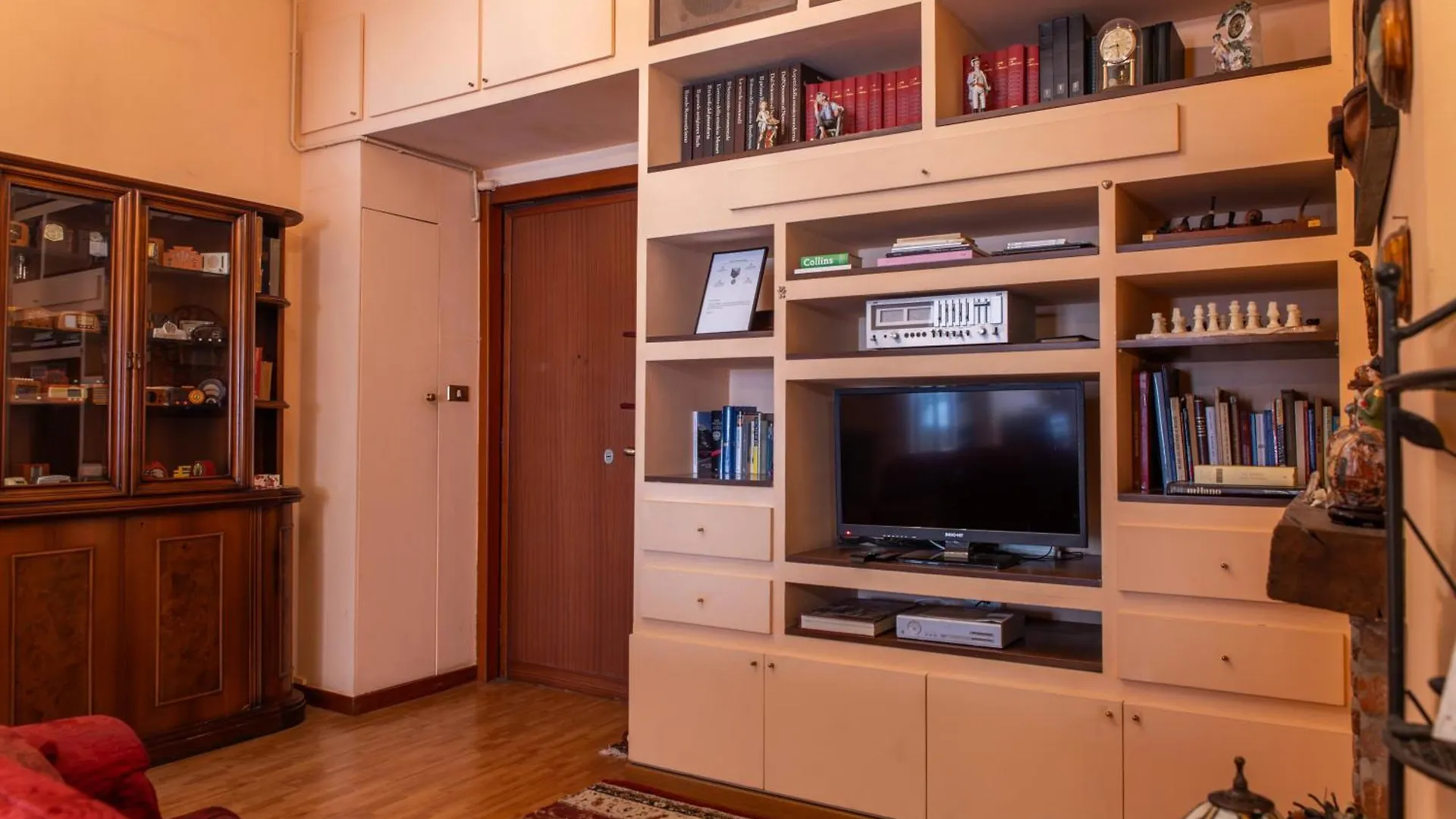 Duomo Walking Distance Elegant Flat With View Apartment Milan