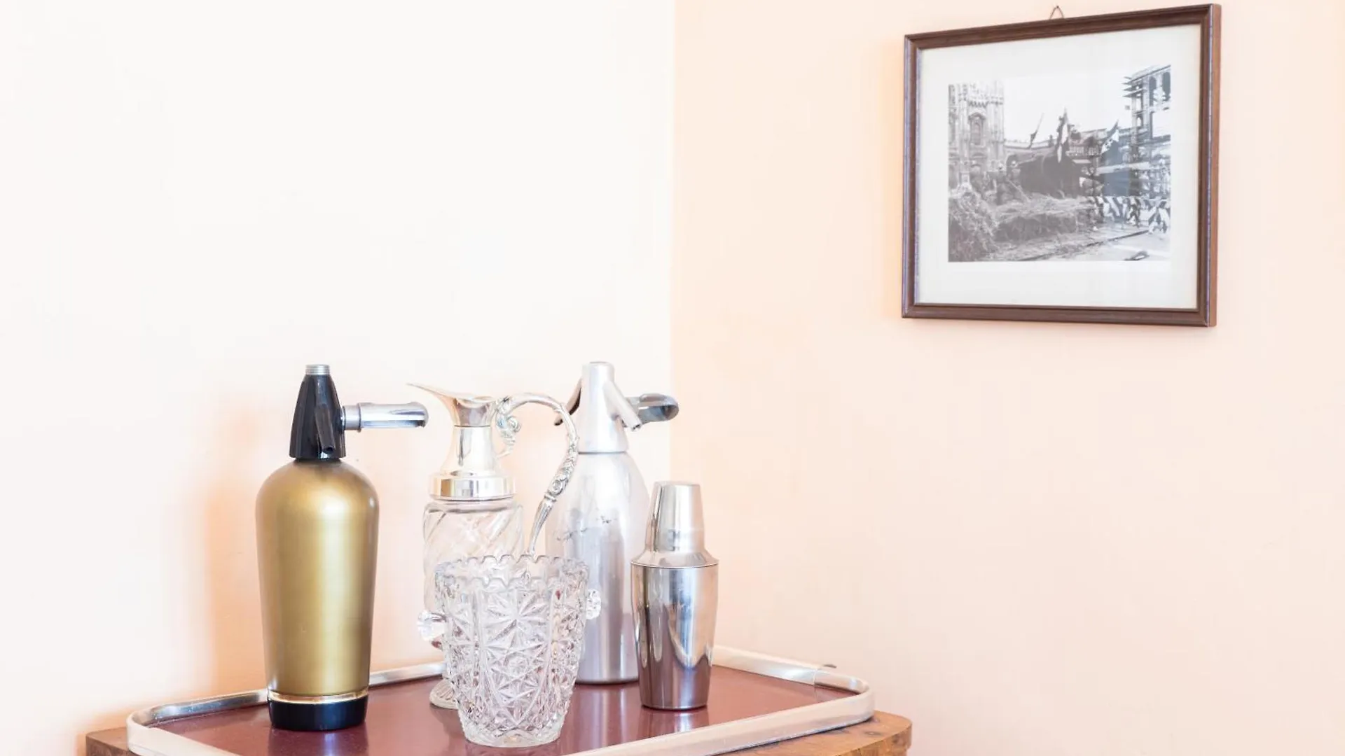 Duomo Walking Distance Elegant Flat With View Apartment Milan